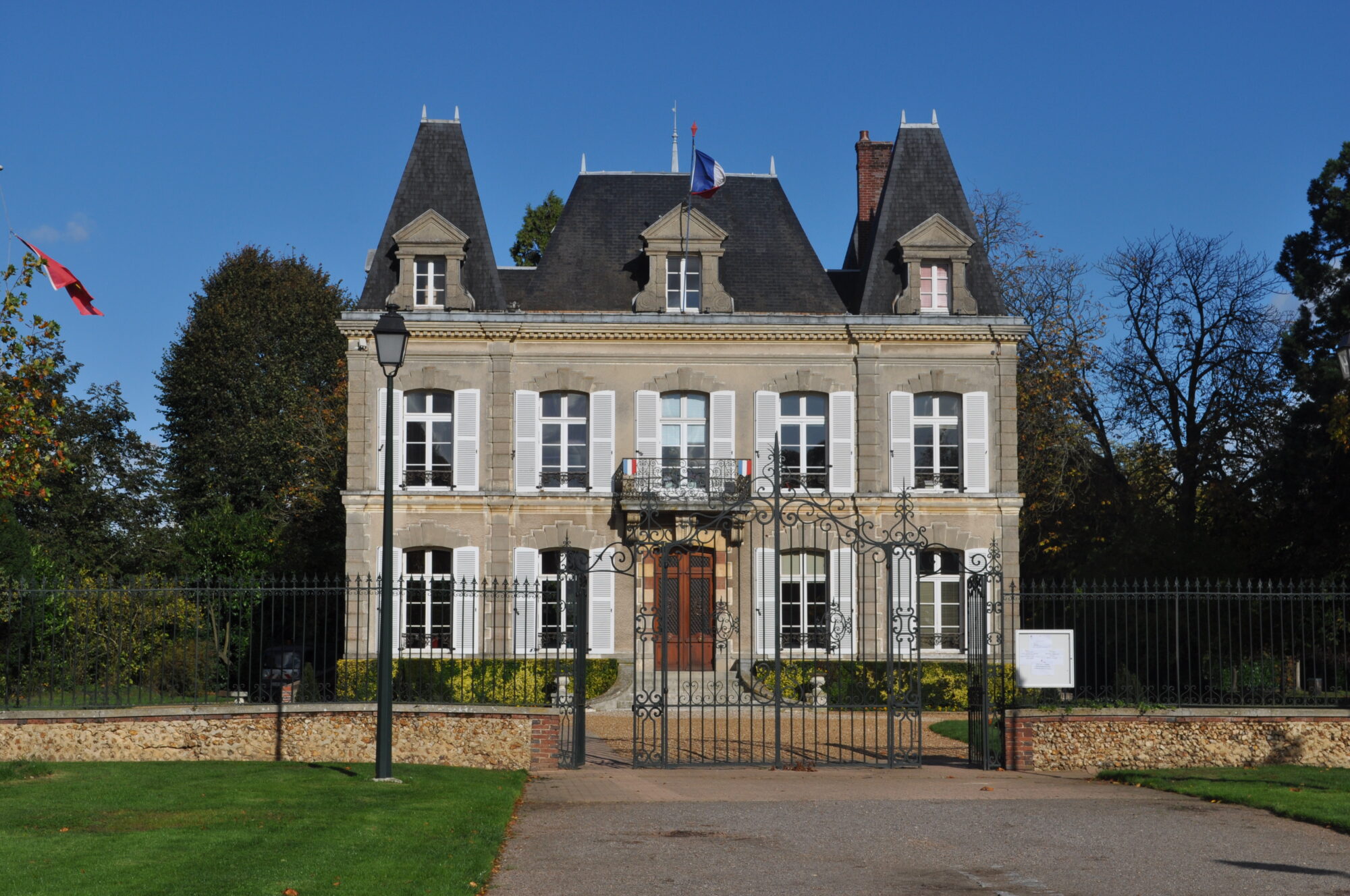 mairie Verneuil